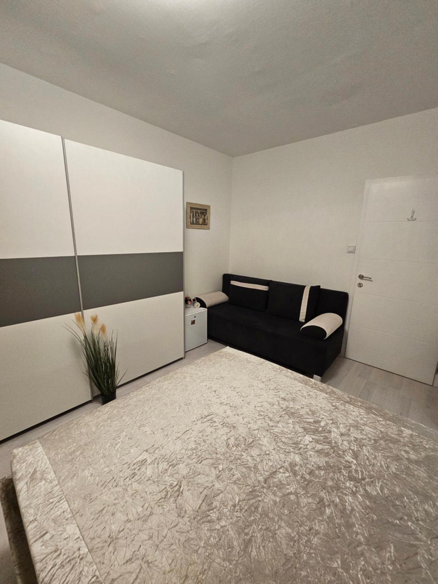 Derkovits Appartman Szombathely Exterior foto